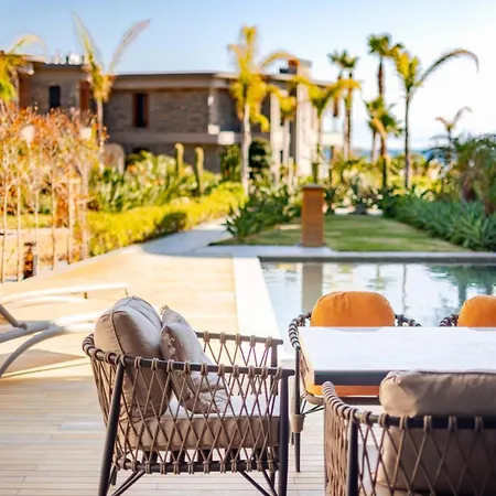 Luxurious Private Pool Private Views