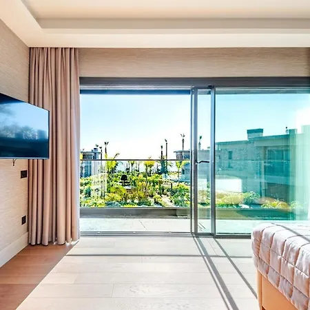 Luxurious Private Pool Private Views Вилла