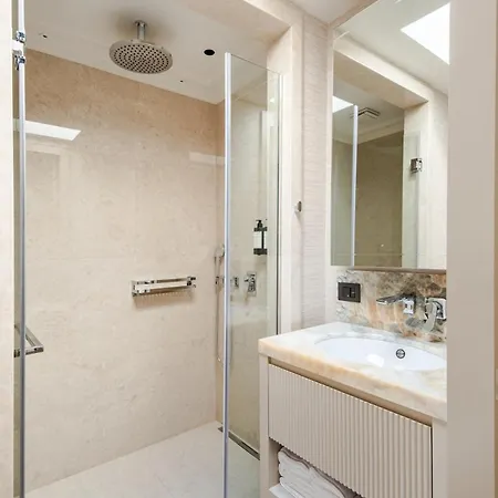 Luxurious Private Pool Private Views *