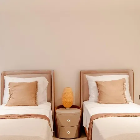 Luxurious Private Pool Private Views Вилла